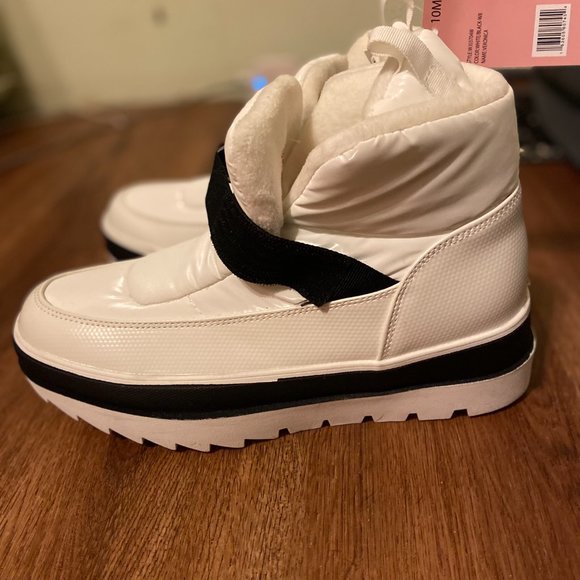 Juicy Couture Veronica Platform Lugged Winter Snow Boots - Picture 2 of 4